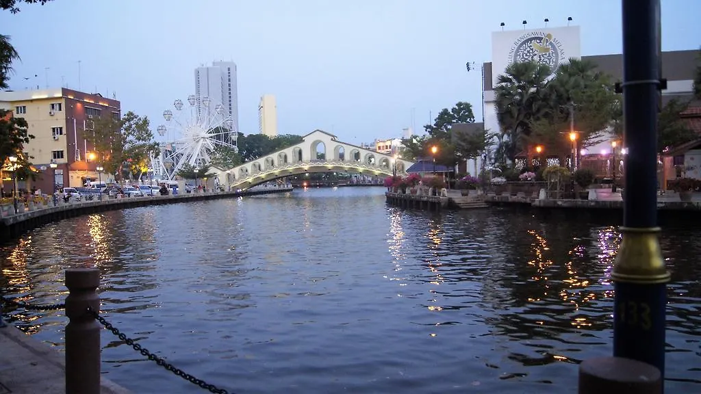 Relax & Chill At Malacca River
